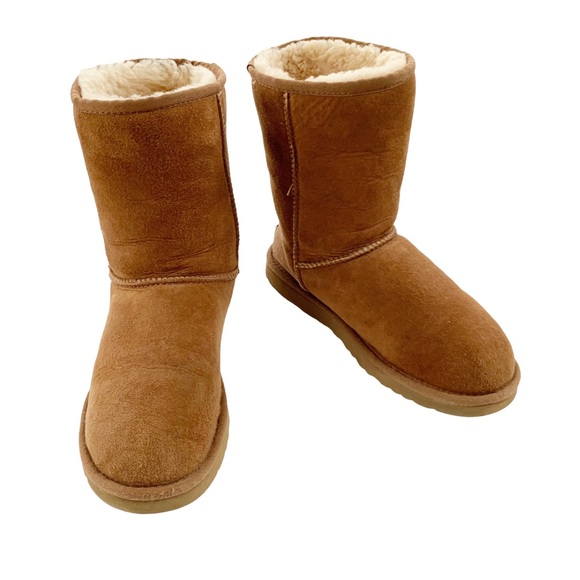 UGG Shoes - UGG Women's Classic Short Shearling Boot Chestnut 7